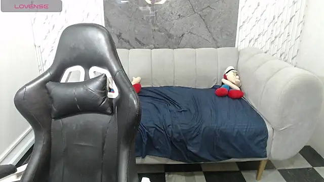 Snapshot of Ivony18_b chatting on December 4, 2025, 3:16 am Ivony18 b online show from December 4, 2025, 3:16 am