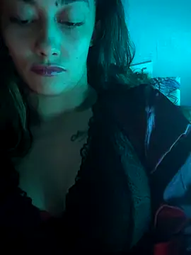 StrapPink online show from November 14, 2025, 10:19 am