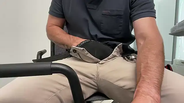 Snapshot of harrys74 chatting on September 17, 2025, 1:24 pm harrys74 online show from September 17, 2025, 1:24 pm