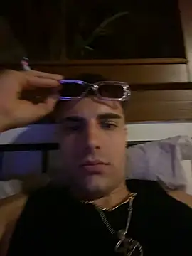 Snapshot of David_leons chatting on June 9, 2026, 8:54 pm David leons online show from June 9, 2026, 8:54 pm