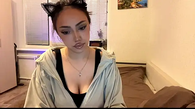 Snapshot of Leaf_Unto chatting on November 30, 2025, 2:51 pm Leaf Unto online show from November 30, 2025, 2:51 pm