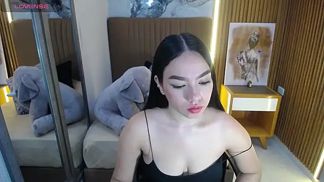 MOLLYSPENCER1 online show from September 25, 2025, 12:11 pm