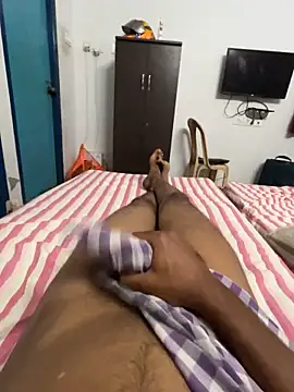 Snapshot of usermood2000 chatting on December 5, 2025, 5:39 am usermood2000 online show from December 5, 2025, 5:39 am