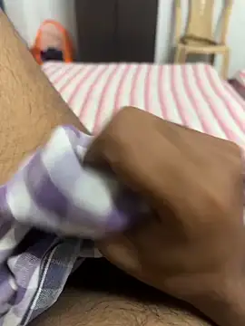 Snapshot of usermood2000 chatting on January 7, 2026, 6:29 am usermood2000 online show from January 7, 2026, 6:29 am