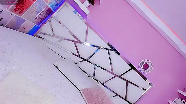 Snapshot of Miacuteee chatting on November 18, 2025, 8:45 pm Miacuteee online show from November 18, 2025, 8:45 pm