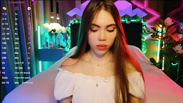 MimiFors online show from September 18, 2025, 3:59 pm