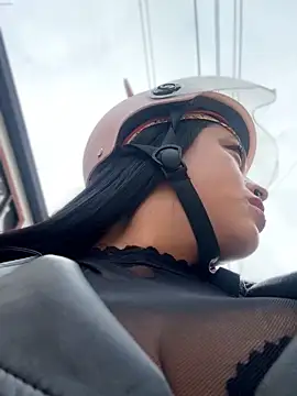 -Mia1 online show from November 19, 2025, 12:27 pm