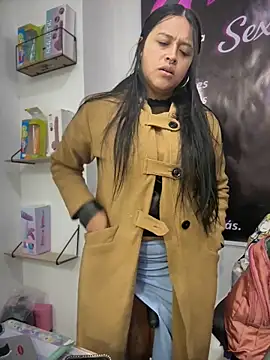 Snapshot of -Mia1 chatting on February 5, 2026, 12:01 pm -Mia1 online show from February 5, 2026, 12:01 pm