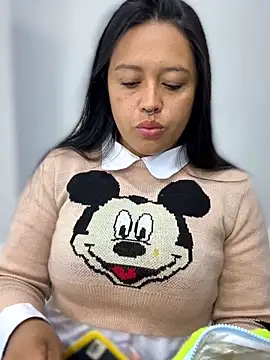 Snapshot of -Mia1 chatting on February 3, 2026, 12:32 pm -Mia1 online show from February 3, 2026, 12:32 pm