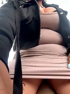 -Mia1 online show from October 28, 2025, 4:06 pm