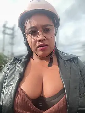 Snapshot of -Mia1 chatting on June 26, 2026, 1:17 pm -Mia1 online show from June 26, 2026, 1:17 pm