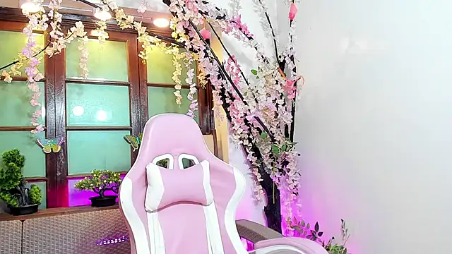 emma ayala online show from December 18, 2025, 3:16 pm