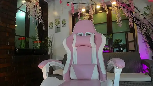 emma ayala online show from October 17, 2025, 7:15 pm