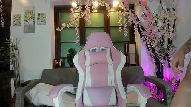 emma ayala online show from November 19, 2025, 7:14 pm