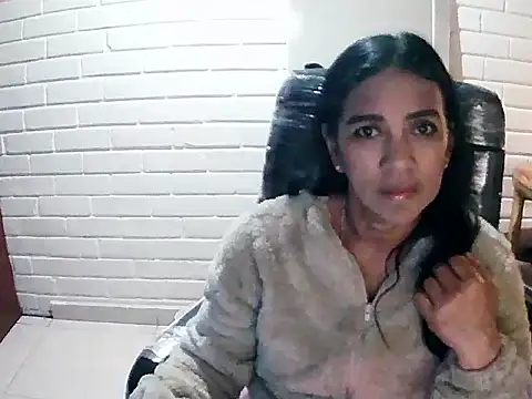 MiiaVelasquez online show from October 15, 2025, 3:38 am