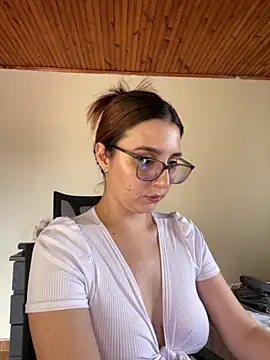 CoraVibes online show from September 27, 2025, 7:53 pm