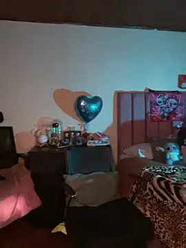 CoraVibes online show from March 12, 2026, 11:47 am