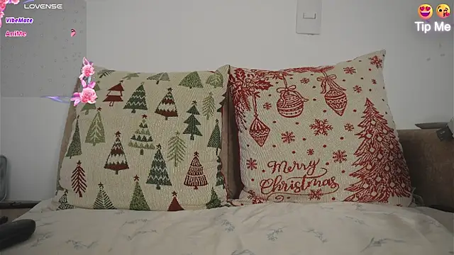 Roxybeautyy online show from March 14, 2026, 9:43 pm