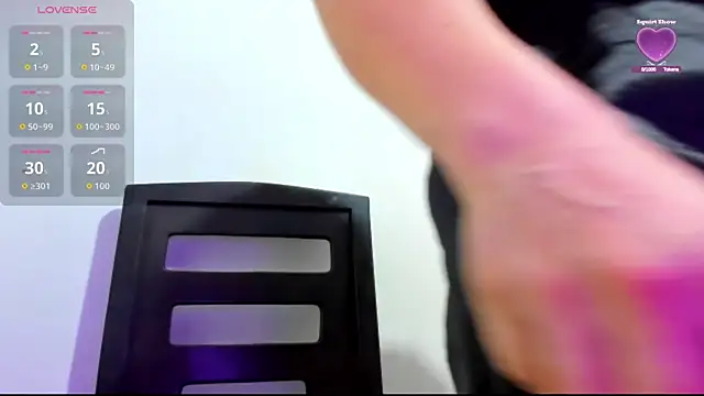 woman rosse online show from October 1, 2025, 3:00 am