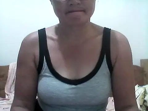 Snapshot of nathalie0045 chatting on April 6, 2026, 5:08 am nathalie0045 online show from April 6, 2026, 5:08 am