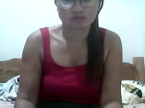 Snapshot of nathalie0045 chatting on May 19, 2026, 10:28 pm nathalie0045 online show from May 19, 2026, 10:28 pm