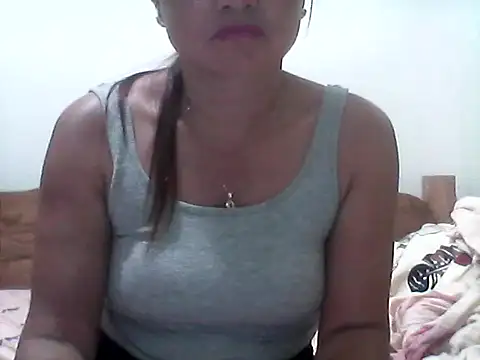 Snapshot of nathalie0045 chatting on April 4, 2026, 9:49 am nathalie0045 online show from April 4, 2026, 9:49 am