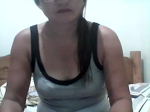 Snapshot of nathalie0045 chatting on May 24, 2026, 9:42 am nathalie0045 online show from May 24, 2026, 9:42 am