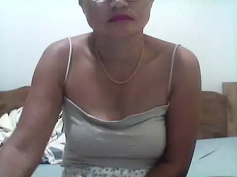 Snapshot of nathalie0045 chatting on February 24, 2026, 12:00 am nathalie0045 online show from February 24, 2026, 12:00 am