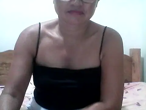 Snapshot of nathalie0045 chatting on May 9, 2026, 11:24 am nathalie0045 online show from May 9, 2026, 11:24 am