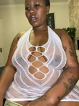Snapshot of fatpussydallx chatting on April 21, 2026, 2:14 am fatpussydallx online show from April 21, 2026, 2:14 am
