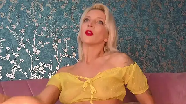 Snapshot of SereneXX chatting on October 10, 2025, 7:09 am SereneXX online show from October 10, 2025, 7:09 am