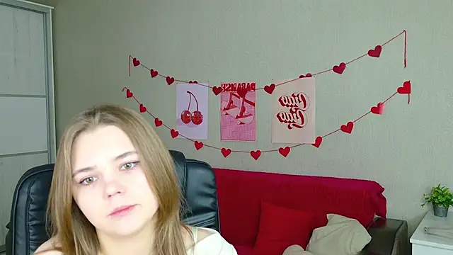 LeksaLove online show from April 19, 2026, 5:14 pm