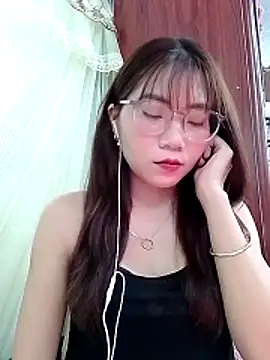 Snapshot of MyMy08 chatting on December 15, 2025, 12:11 pm MyMy08 online show from December 15, 2025, 12:11 pm