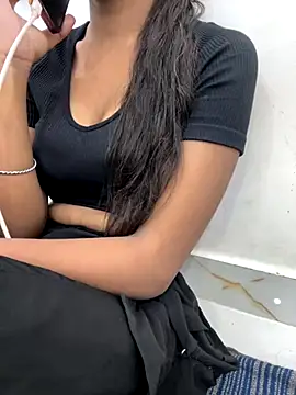 cute parii  online show from September 13, 2025, 1:33 pm