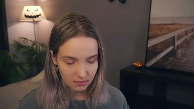 HongTomczak online show from November 13, 2025, 7:23 am