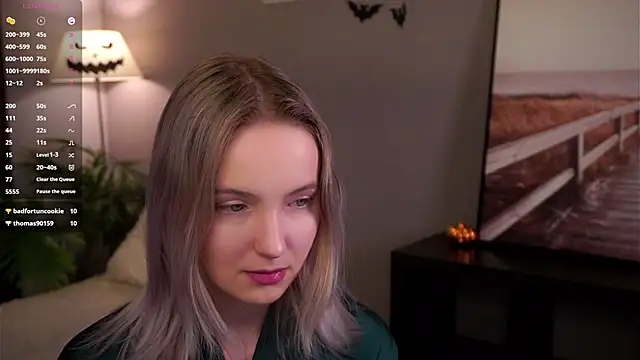 HongTomczak online show from November 17, 2025, 10:19 am