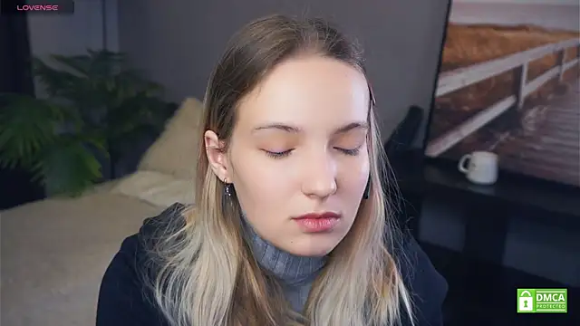 HongTomczak online show from September 19, 2025, 7:12 am