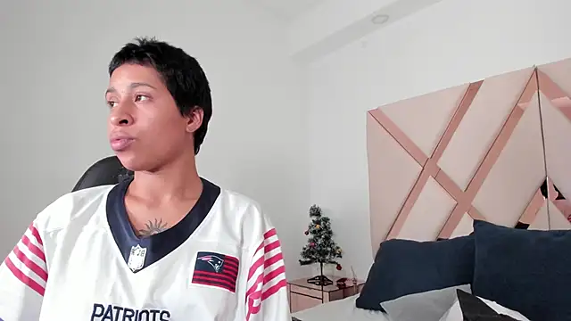 cloemorwen online show from December 17, 2025, 9:53 pm