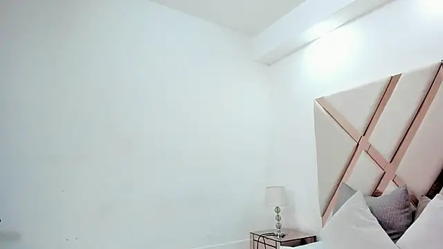 cloemorwen online show from September 30, 2025, 9:54 pm