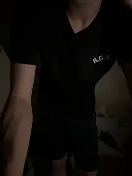 milkis024680 online show from October 30, 2025, 3:53 pm