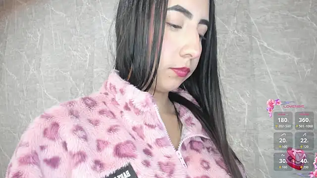 Snapshot of Sophi_Thaylorr chatting on October 15, 2025, 1:30 pm Sophi Thaylorr online show from October 15, 2025, 1:30 pm