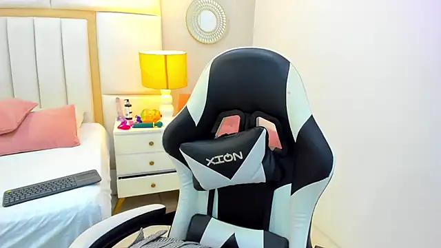 EimmyJones online show from November 8, 2025, 3:21 am