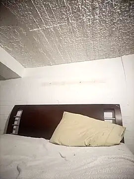 Snapshot of Meganhynde chatting on September 20, 2025, 11:32 pm Meganhynde online show from September 20, 2025, 11:32 pm