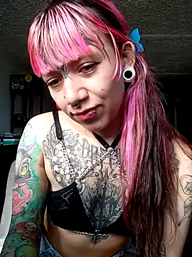 Snapshot of Meganhynde chatting on October 1, 2025, 8:46 pm Meganhynde online show from October 1, 2025, 8:46 pm