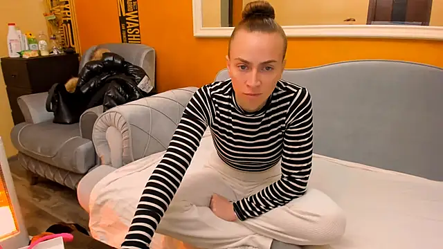 Snapshot of Roxee33 chatting on November 17, 2025, 8:46 pm Roxee33 online show from November 17, 2025, 8:46 pm