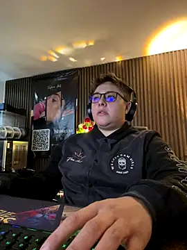 Snapshot of IanGilbert chatting on December 20, 2025, 7:00 am IanGilbert online show from December 20, 2025, 7:00 am