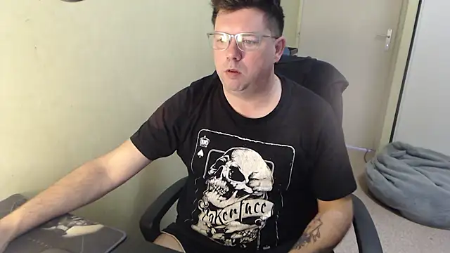 blueandwhite1 online show from March 12, 2025, 8:19 am