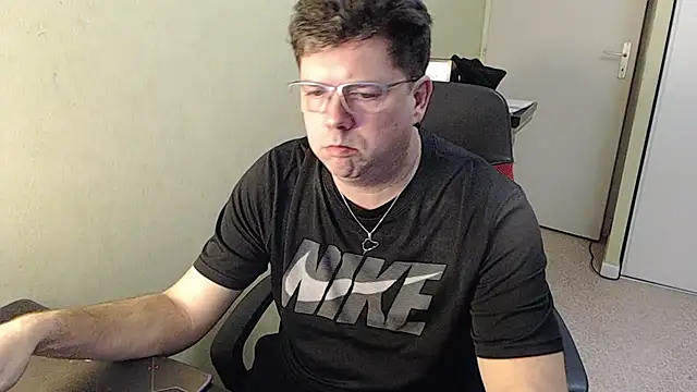 blueandwhite1 online show from January 31, 2025, 10:10 pm