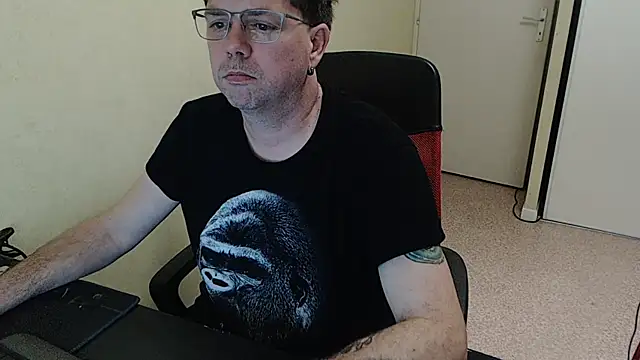 blueandwhite1 online show from March 20, 2026, 10:33 pm