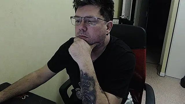 blueandwhite1 online show from January 30, 2025, 6:21 pm